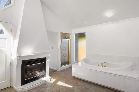 Bath - 20250 Palou Dr, Salinas, CA 93908 photo 2 of 6