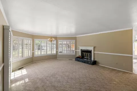 Living - 20250 Palou Dr, Salinas, CA 93908 photo 12 of 14