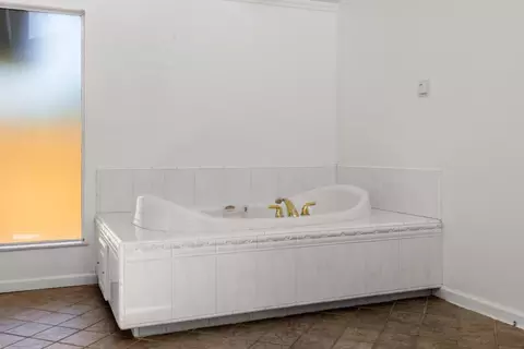 Bath - 20250 Palou Dr, Salinas, CA 93908 photo 1 of 6