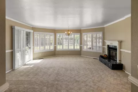 Living - 20250 Palou Dr, Salinas, CA 93908 photo 11 of 14