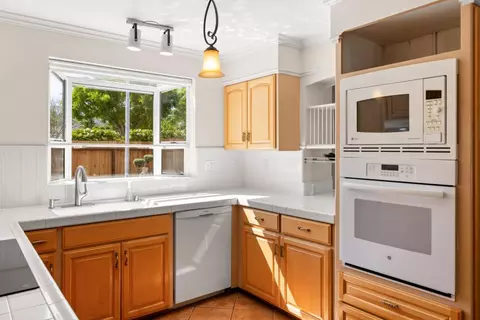 Kitchen - 20250 Palou Dr, Salinas, CA 93908 photo 4 of 4