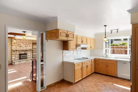 Kitchen - 20250 Palou Dr, Salinas, CA 93908 photo 3 of 4