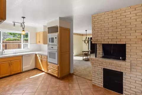 Kitchen - 20250 Palou Dr, Salinas, CA 93908 photo 2 of 4