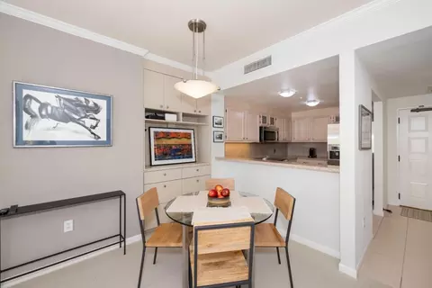 Dining - 550 Ortega Ave A214, Mountain View, CA 94040 photo 1 of 2