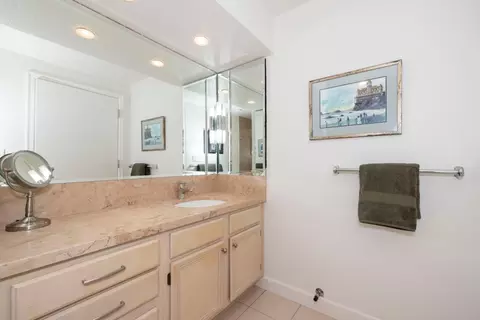 Bath - 550 Ortega Ave A214, Mountain View, CA 94040 photo 1 of 2