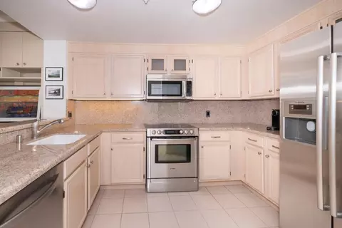 Kitchen - 550 Ortega Ave A214, Mountain View, CA 94040 photo 2 of 4