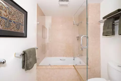Bath - 550 Ortega Ave A214, Mountain View, CA 94040 photo 2 of 2