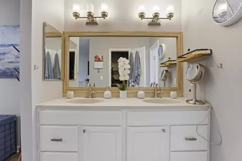 Bath - 315 Wall St, Livermore, CA 94550 photo 4 of 5