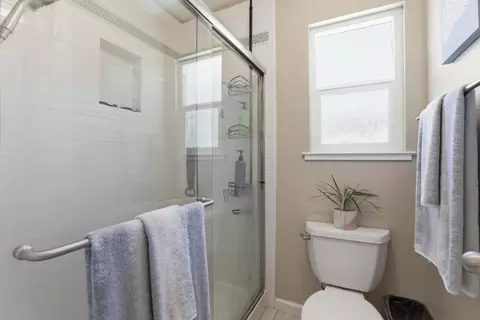 Bath - 315 Wall St, Livermore, CA 94550 photo 3 of 5