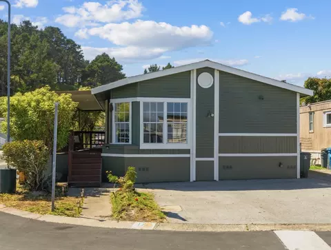 140 Barranca Ln 140, Moss Beach, CA 94038