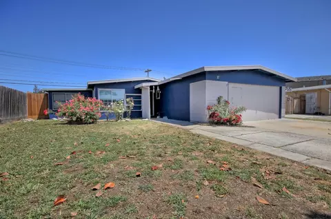 117 Magnolia Dr, Salinas, CA 93905