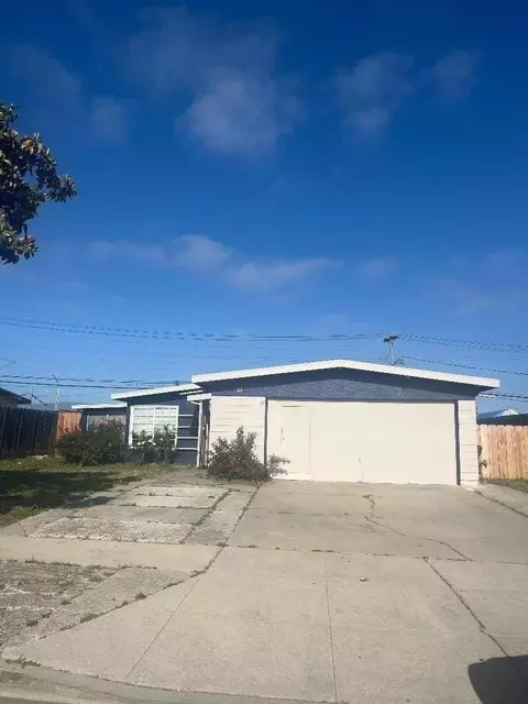 117 Magnolia Dr, Salinas, CA 93905