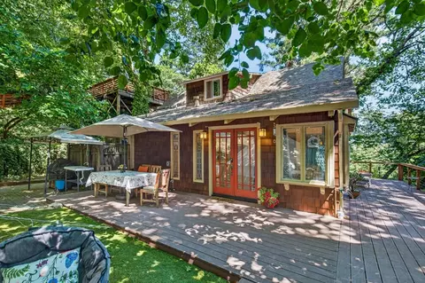 21550 Locust Dr, Los Gatos, CA 95033