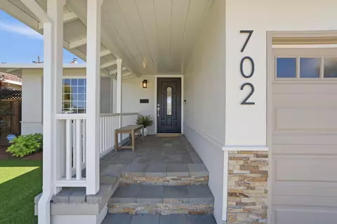 702 Fiesta Dr, San Mateo, CA 94403