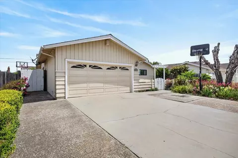 Exterior - 251 La Mesa Dr, Salinas, CA 93901 photo 2 of 5