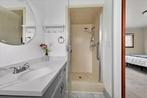 Bath - 251 La Mesa Dr, Salinas, CA 93901 photo 2 of 4
