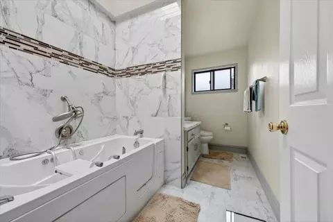 Bath - 251 La Mesa Dr, Salinas, CA 93901 photo 3 of 4