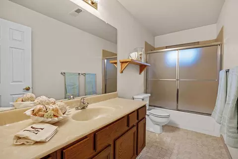 Bath - 1225 Magnolia Ave, Millbrae, CA 94030 photo 3 of 4