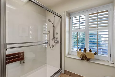 Bath - 1225 Magnolia Ave, Millbrae, CA 94030 photo 2 of 4