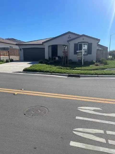 2001 Wildflower Dr, Hollister, CA 95023