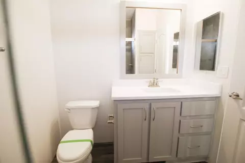 Bath - 2055 Rucker Ave, Gilroy, CA 95020 photo 2 of 2