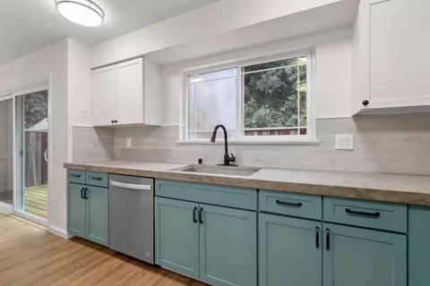 Kitchen - 2042 Bobwhite Ln, Santa Cruz, CA 95065 photo 2 of 2