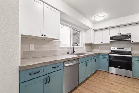Kitchen - 2042 Bobwhite Ln, Santa Cruz, CA 95065 photo 1 of 2