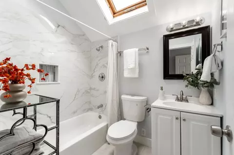 Bath - 2226 Blake St, Berkeley, CA 94704 photo 6 of 6