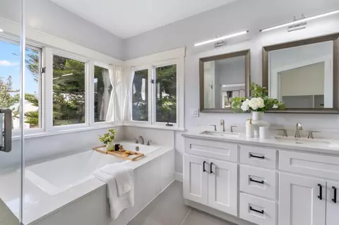 Bath - 2226 Blake St, Berkeley, CA 94704 photo 3 of 6