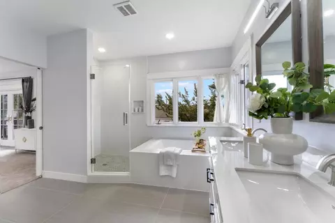Bath - 2226 Blake St, Berkeley, CA 94704 photo 2 of 6
