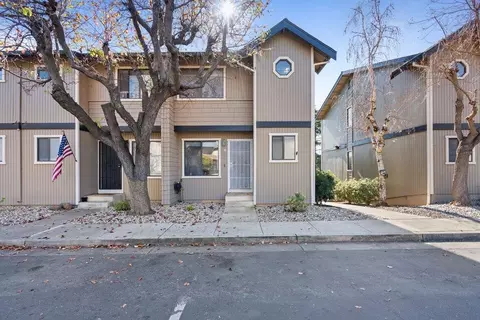 801 Nash Rd B10, Hollister, CA 95023