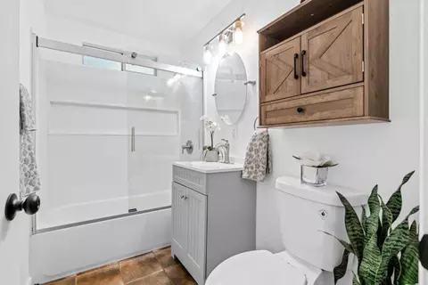 Bath - 114 116 Severin Ave, Modesto, CA 95354 photo 1 of 3