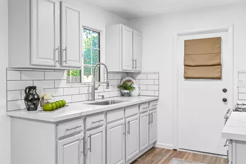 Kitchen - 114 116 Severin Ave, Modesto, CA 95354 photo 2 of 3