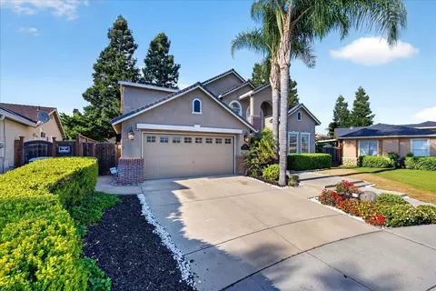 1301 Peregrine Dr, Gilroy, CA 95020