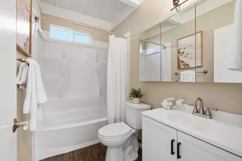 Bath - 117 Marina Ave, Aptos, CA 95003 photo 1 of 2