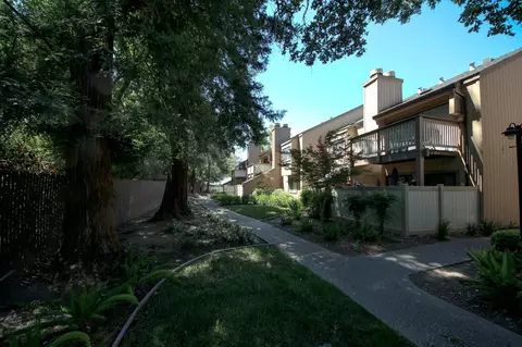 546 Woodside Oaks 6, Sacramento, CA 95825