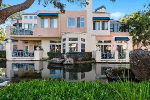 810 Lakeshore Dr, Redwood City, CA 94065