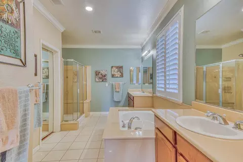 Bath - 4150 Peninsula Point Dr, Seaside, CA 93955 photo 1 of 5