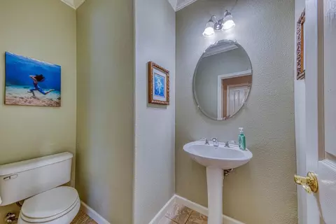 Bath - 4150 Peninsula Point Dr, Seaside, CA 93955 photo 4 of 5