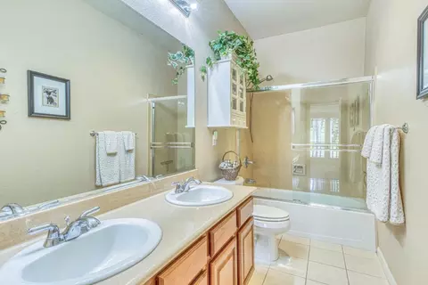Bath - 4150 Peninsula Point Dr, Seaside, CA 93955 photo 5 of 5