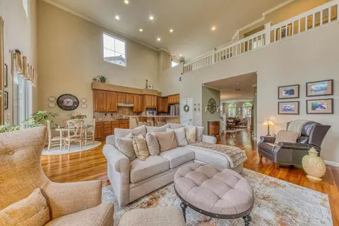 Living - 4150 Peninsula Point Dr, Seaside, CA 93955 photo 7 of 9
