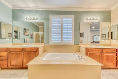 Bath - 4150 Peninsula Point Dr, Seaside, CA 93955 photo 2 of 5