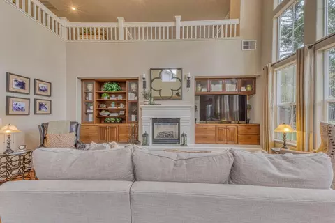 Living - 4150 Peninsula Point Dr, Seaside, CA 93955 photo 5 of 9