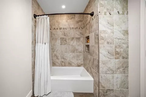 Bath - 8607 Berta Canyon Ct, Salinas, CA 93907 photo 4 of 4