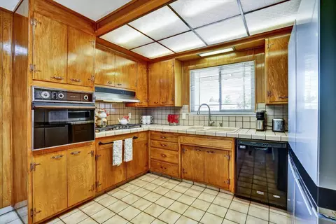Kitchen - 831 Wagoner Dr, Livermore, CA 94550 photo 1 of 1