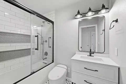 Bath - 523 Sieber Pl, San Jose, CA 95111 photo 1 of 2