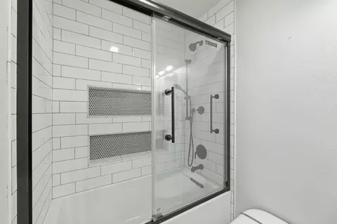 Bath - 523 Sieber Pl, San Jose, CA 95111 photo 2 of 2