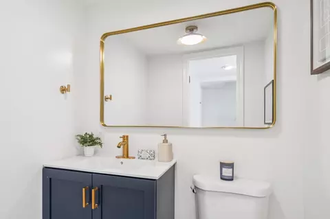 Bath - 330 Paloma Ave, Pacifica, CA 94044 photo 2 of 2