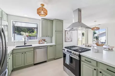 Kitchen - 330 Paloma Ave, Pacifica, CA 94044 photo 4 of 6
