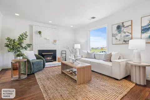 Living - 330 Paloma Ave, Pacifica, CA 94044 photo 2 of 3